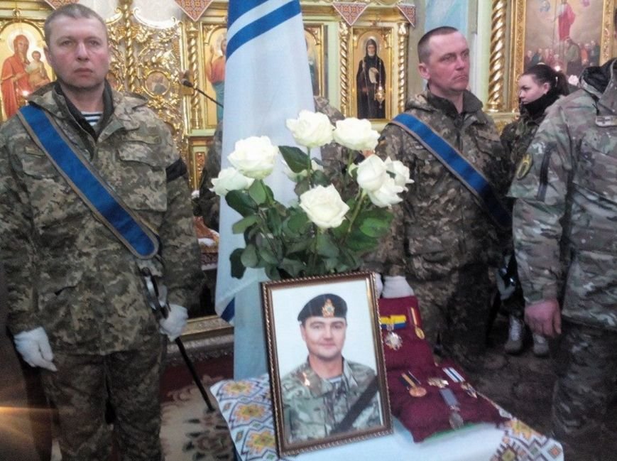 На Тернопільщині прощаються із загиблим в АТО бійцем Юрієм Горайським (фото) - фото 1 На Тернопільщині прощаються із загиблим в АТО бійцем Юрієм Горайським (фото) - фото 1