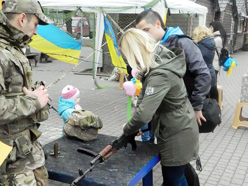 В помощьВ помощь запорожским артиллеристам устроили ярмарку с 10 тысячами вареников (ФОТО) (фото) - фото 1 В помощьВ помощь запорожским артиллеристам устроили ярмарку с 10 тысячами вареников (ФОТО) (фото) - фото 1