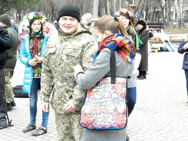 В помощьВ помощь запорожским артиллеристам устроили ярмарку с 10 тысячами вареников (ФОТО) (фото) - фото 1 В помощьВ помощь запорожским артиллеристам устроили ярмарку с 10 тысячами вареников (ФОТО) (фото) - фото 1