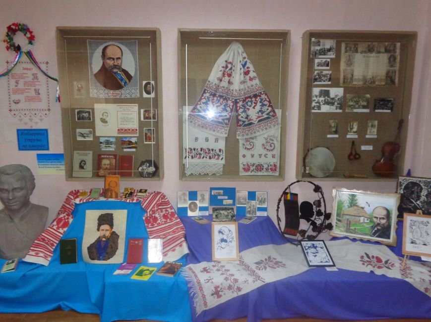 Красноармейский городской исторический музей представил выставку, посвященную бессмертному наследию Тараса Шевченко (фото) - фото 15 Красноармейский городской исторический музей представил выставку, посвященную бессмертному наследию Тараса Шевченко (фото) - фото 15
