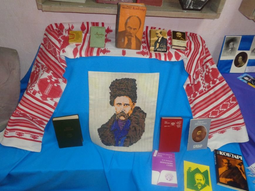 Красноармейский городской исторический музей представил выставку, посвященную бессмертному наследию Тараса Шевченко (фото) - фото 4 Красноармейский городской исторический музей представил выставку, посвященную бессмертному наследию Тараса Шевченко (фото) - фото 4