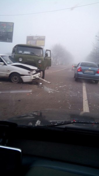 На перетині вулиць Повітряна-Левандівська не розминулись два автомобіля (ФОТО) (фото) - фото 2 На перетині вулиць Повітряна-Левандівська не розминулись два автомобіля (ФОТО) (фото) - фото 2