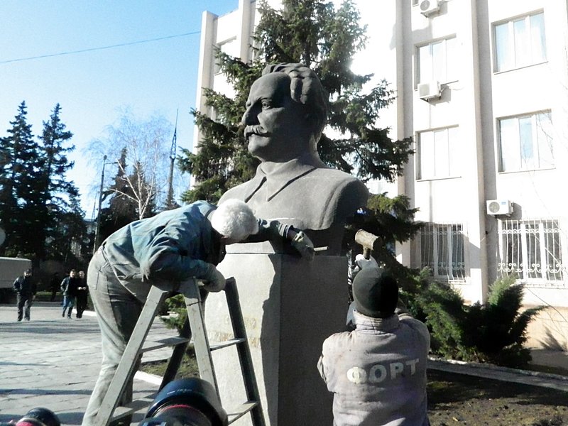 Как в Запорожье убирали Орджоникидзе (ФОТО, ВИДЕО) (фото) - фото 1 Как в Запорожье убирали Орджоникидзе (ФОТО, ВИДЕО) (фото) - фото 1