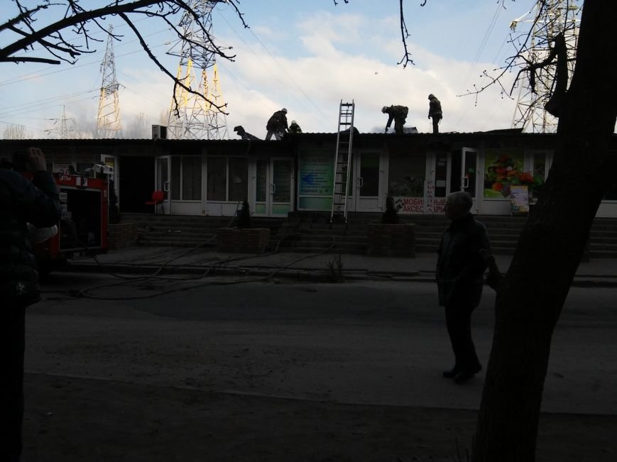 В Днепропетровске пожар на рынке «Видном» недалеко от «Каравана» (ФОТО) (фото) - фото 1 В Днепропетровске пожар на рынке «Видном» недалеко от «Каравана» (ФОТО) (фото) - фото 1