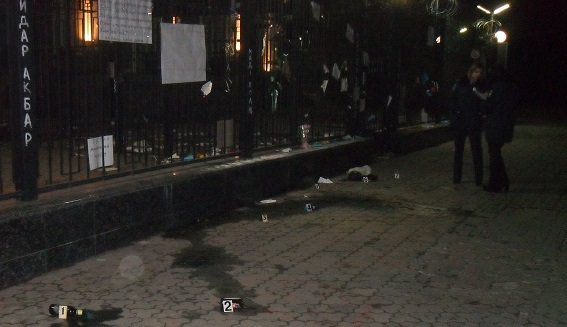 В Киеве полиция начала производство из-за попытки поджога посольства РФ (ФОТО) (фото) - фото 2 В Киеве полиция начала производство из-за попытки поджога посольства РФ (ФОТО) (фото) - фото 2