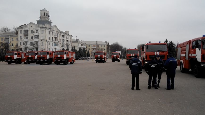 В Краматорске репетируют передачу спасательной техники (фото) - фото 4 В Краматорске репетируют передачу спасательной техники (фото) - фото 4