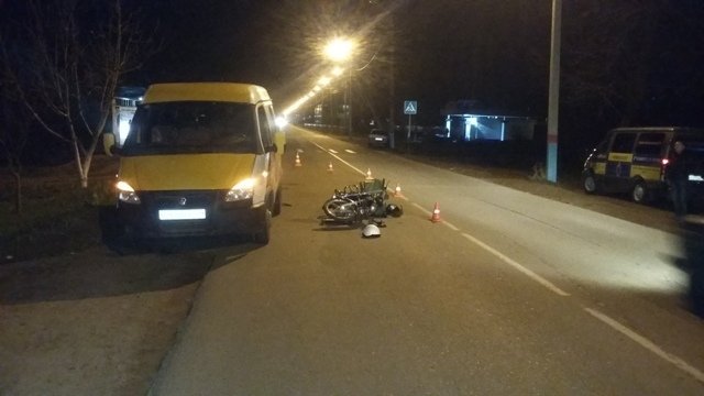 Общий план, вид спереди Общий план, вид спереди