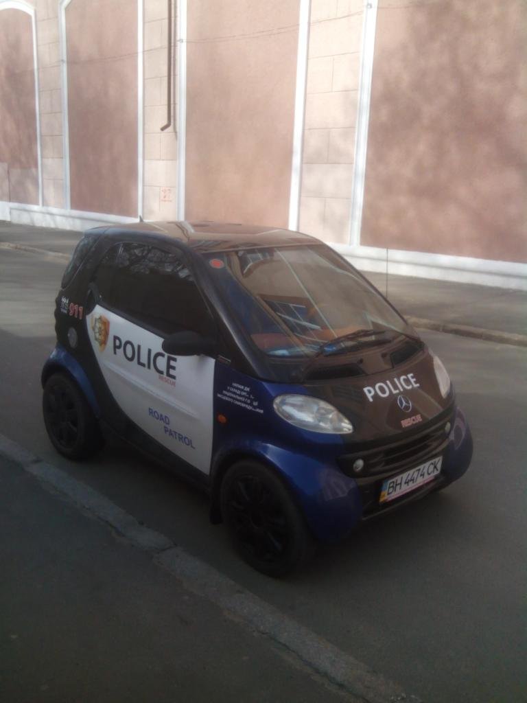 В Одессе обнаружили самую миниатюрную машину полицейских (ФОТО) (фото) - фото 1