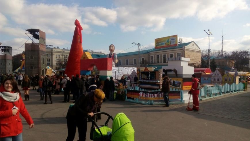 На площади Свободы готовятся встречать Масленицу (фото) (фото) - фото 1 На площади Свободы готовятся встречать Масленицу (фото) (фото) - фото 1
