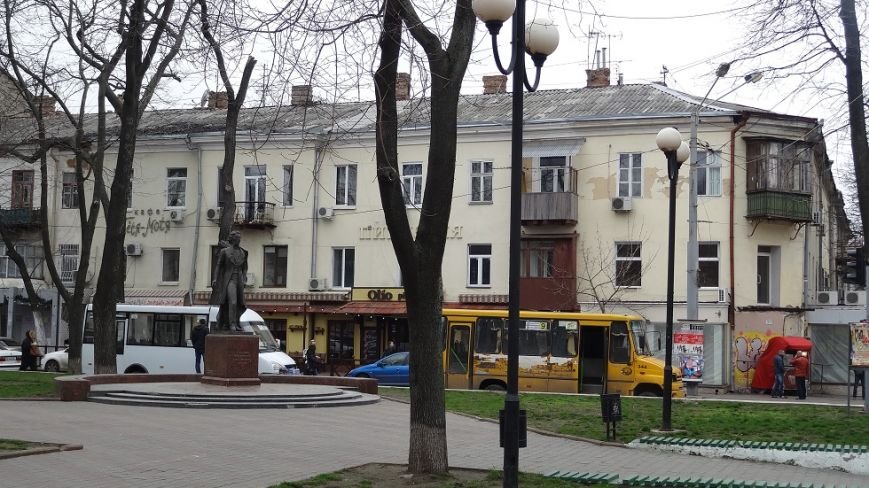В центре Одессы маршрутчики устроили парад грязных автобусов (ФОТО) (фото) - фото 1