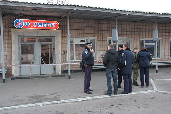 Подозрительная сумка на черниговском вокзале спровоцировала переполох (фото) - фото 1 Подозрительная сумка на черниговском вокзале спровоцировала переполох (фото) - фото 1