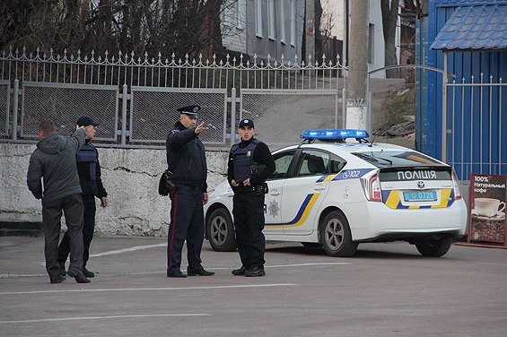 Подозрительная сумка на черниговском вокзале спровоцировала переполох (фото) - фото 1 Подозрительная сумка на черниговском вокзале спровоцировала переполох (фото) - фото 1