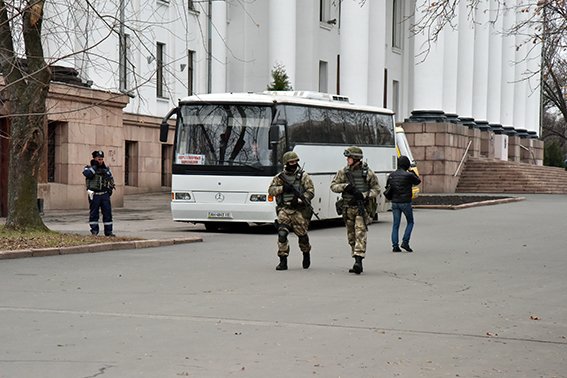 Сегодня в Славянске действуют дополнительные наряды патрулирования (фото) - фото 2 Сегодня в Славянске действуют дополнительные наряды патрулирования (фото) - фото 2