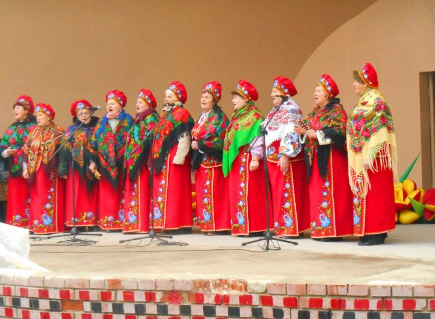 В городском парке Славянска отпраздновали Масленицу (фото) - фото 4 В городском парке Славянска отпраздновали Масленицу (фото) - фото 4