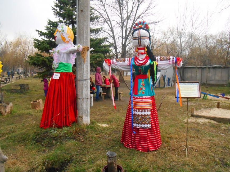 В городском парке Славянска отпраздновали Масленицу (фото) - фото 2 В городском парке Славянска отпраздновали Масленицу (фото) - фото 2