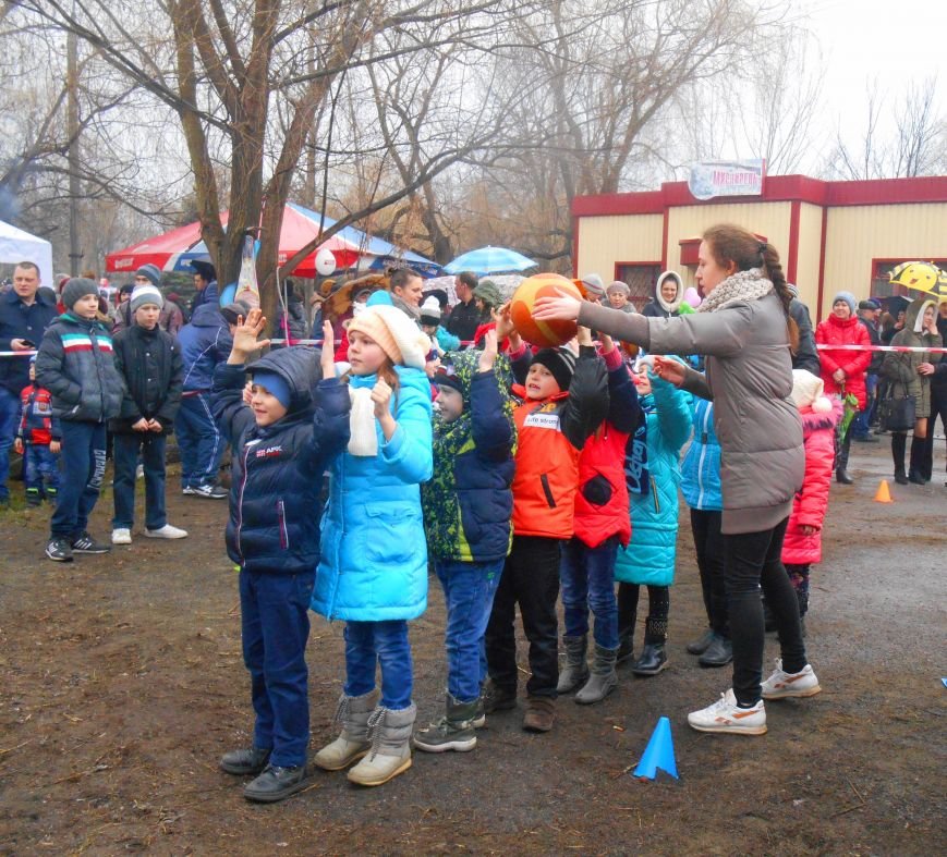 В городском парке Славянска отпраздновали Масленицу (фото) - фото 9 В городском парке Славянска отпраздновали Масленицу (фото) - фото 9