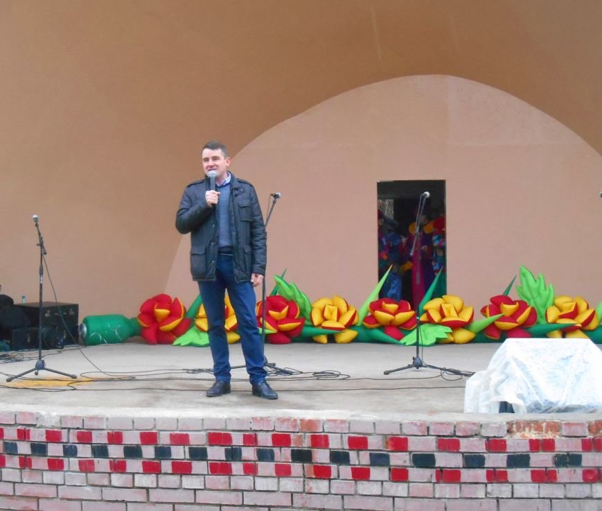 В городском парке Славянска отпраздновали Масленицу (фото) - фото 5 В городском парке Славянска отпраздновали Масленицу (фото) - фото 5