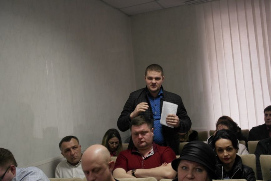 В Красноармейске предпринимателей попытались убедить, что «вилка» и 30-кратное увеличение налогов им не повредит (фото) - фото 4 В Красноармейске предпринимателей попытались убедить, что «вилка» и 30-кратное увеличение налогов им не повредит (фото) - фото 4