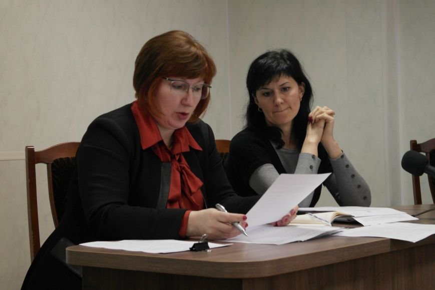 В Красноармейске предпринимателей попытались убедить, что «вилка» и 30-кратное увеличение налогов им не повредит (фото) - фото 1 В Красноармейске предпринимателей попытались убедить, что «вилка» и 30-кратное увеличение налогов им не повредит (фото) - фото 1