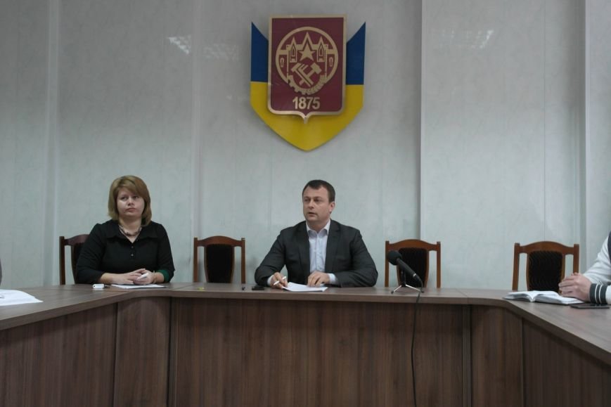 В Красноармейске предпринимателей попытались убедить, что «вилка» и 30-кратное увеличение налогов им не повредит (фото) - фото 2 В Красноармейске предпринимателей попытались убедить, что «вилка» и 30-кратное увеличение налогов им не повредит (фото) - фото 2