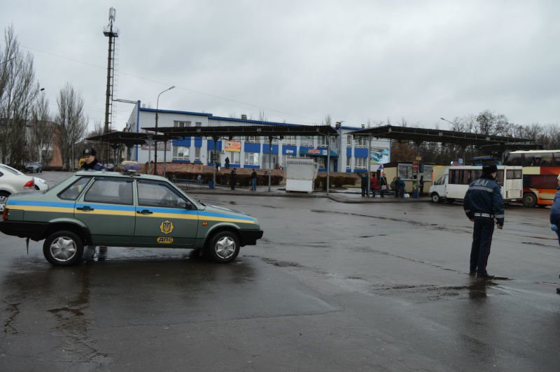 Краматорские гаишники устроили рейд на автовокзале (фото) - фото 1 Краматорские гаишники устроили рейд на автовокзале (фото) - фото 1
