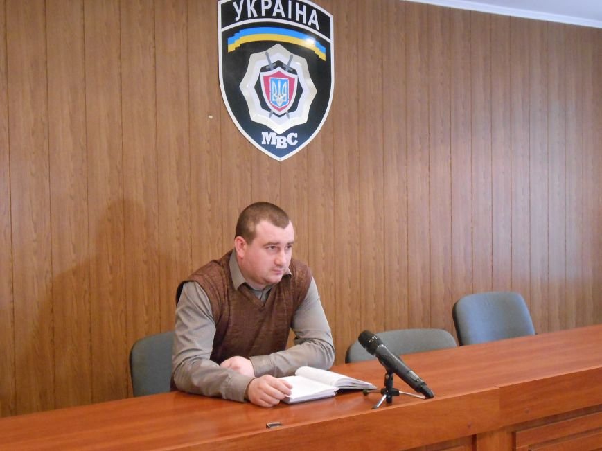 В Днепродзержинске мужчина избил знакомого палкой, подозревая его в торговле наркотиками (фото) - фото 1 В Днепродзержинске мужчина избил знакомого палкой, подозревая его в торговле наркотиками (фото) - фото 1
