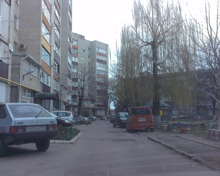 Перегруженность дворов Армавира припаркованными автомобилями становится проблемой экстренных служб (фото) - фото 1 Перегруженность дворов Армавира припаркованными автомобилями становится проблемой экстренных служб (фото) - фото 1