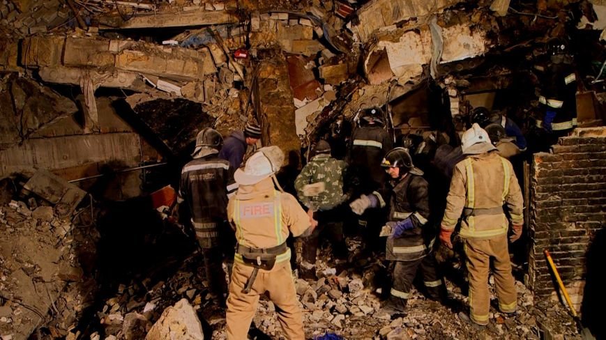 Ночью на руинах взорвавшегося дома нашли тело мальчика (фото) - фото 1