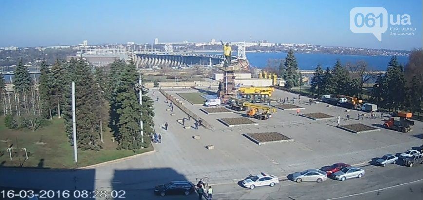 В Запорожье демонтируют самого большого Ленина в Украине, - онлайн-трансляция (обновляется) (фото) - фото 9 В Запорожье демонтируют самого большого Ленина в Украине, - онлайн-трансляция (обновляется) (фото) - фото 9