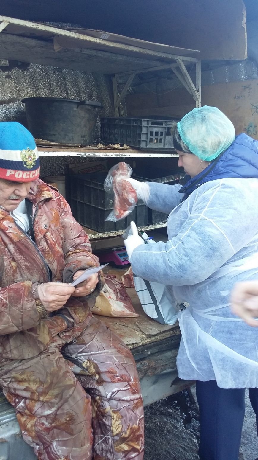 В Ульяновске продавец мяса накинулся на ветеринаров, пришедших с проверкой