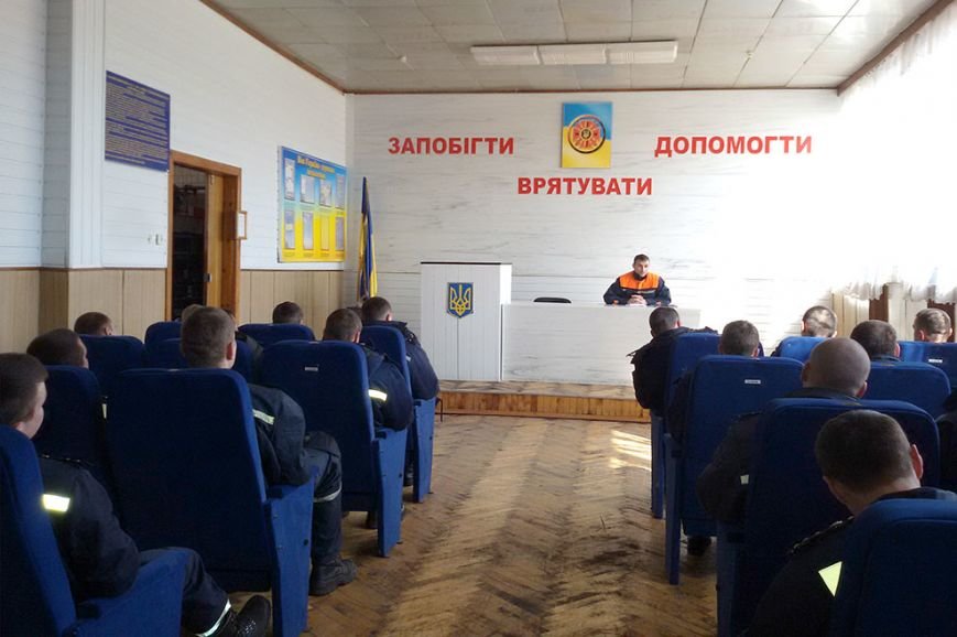В Кривом Роге у руководителей пожарно-спасательных частей проверили их знания и физическую подготовку (ФОТО) (фото) - фото 1 В Кривом Роге у руководителей пожарно-спасательных частей проверили их знания и физическую подготовку (ФОТО) (фото) - фото 1