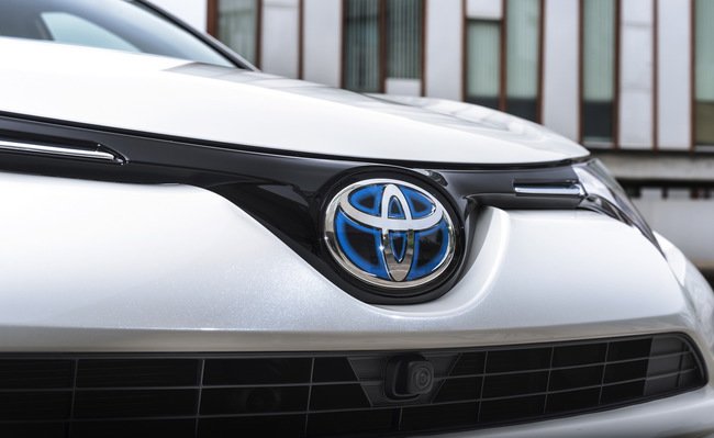 Тест-драйв Toyota RAV4 Hybrid: майбутнє не за горами Тест-драйв (фото) - фото 8 Тест-драйв Toyota RAV4 Hybrid: майбутнє не за горами Тест-драйв (фото) - фото 8