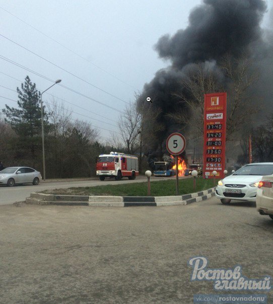 На улице Зоологической в Ростове-на-Дону горел автобус (фото) - фото 1 На улице Зоологической в Ростове-на-Дону горел автобус (фото) - фото 1