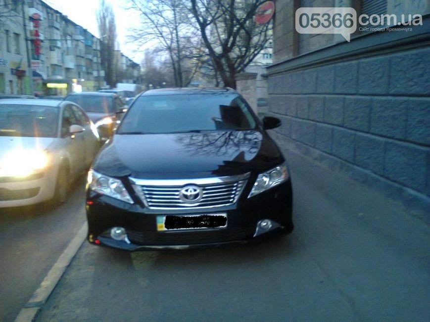 В Кременчуге припаркованные с нарушениями автомобили будут эвакуированы на штрафплощадку (фото) - фото 1 В Кременчуге припаркованные с нарушениями автомобили будут эвакуированы на штрафплощадку (фото) - фото 1