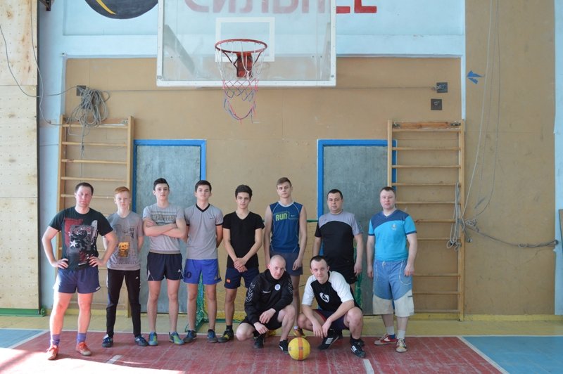 Краматорские подростки обыграли полицейских в турнире по футболу (фото) - фото 1