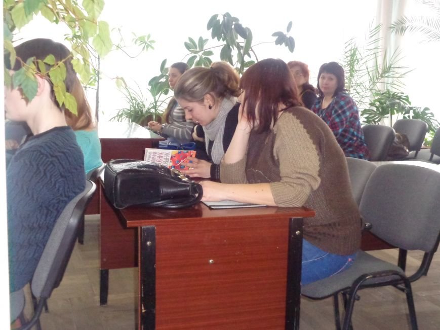 «Захочеш – і будеш!» - в Красноармейской городской библиотеке имени... «Захочеш – і будеш!» - в Красноармейской городской библиотеке имени Т. Г. Шевченко поговорили об удивительной Эмме Андиевской (фото) - фото 13