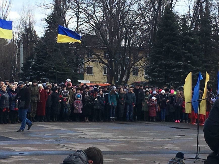 В Кривом Роге торжественно открыт первый в Украине монумент памяти погибшим в зоне АТО Героям (ФОТО) (фото) - фото 1 В Кривом Роге торжественно открыт первый в Украине монумент памяти погибшим в зоне АТО Героям (ФОТО) (фото) - фото 1