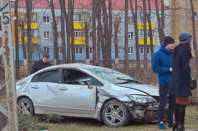 В Белгороде на Богданке перевернулась иномарка (фото) - фото 2 В Белгороде на Богданке перевернулась иномарка (фото) - фото 2