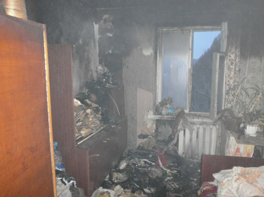 В Днепродзержинске при тушении пожара обнаружили тело пенсионерки (фото) - фото 1 В Днепродзержинске при тушении пожара обнаружили тело пенсионерки (фото) - фото 1