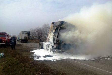 На трассе «Кривой Рог — Николаев» сгорел грузовой автомобиль На трассе «Кривой Рог — Николаев» сгорел грузовой автомобиль