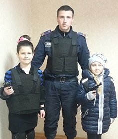 Школьники оказались в комнатах для задержанных Терновского отделения полиции (фото) - фото 1 Школьники оказались в комнатах для задержанных Терновского отделения полиции (фото) - фото 1