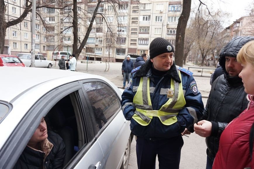 В Кривом Роге: дороги ремонтирует бригада из Днепропетровска, гориз... В Кривом Роге: дороги ремонтирует бригада из Днепропетровска, горизбирком не проголосовал за наблюдателей Семенченка, у АТОшника хотели отобрать ав...