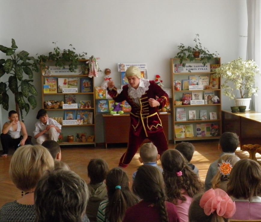 Сузір’я вічного й святого – дитяча книга на Землі (фото) - фото 5 Сузір’я вічного й святого – дитяча книга на Землі (фото) - фото 5