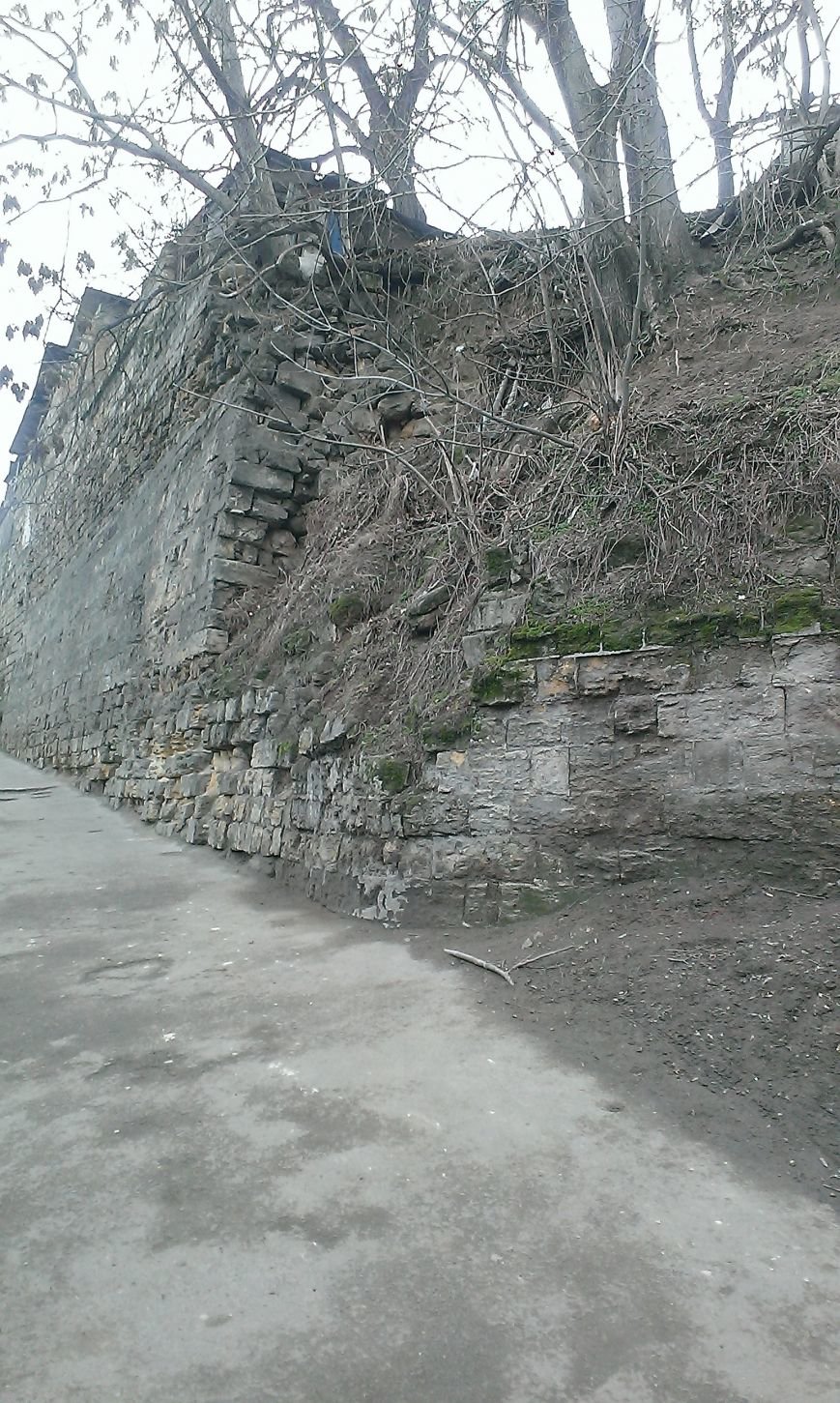 На одесской Молдаванке может рухнуть подпорная стена (ФОТО) (фото) - фото 1