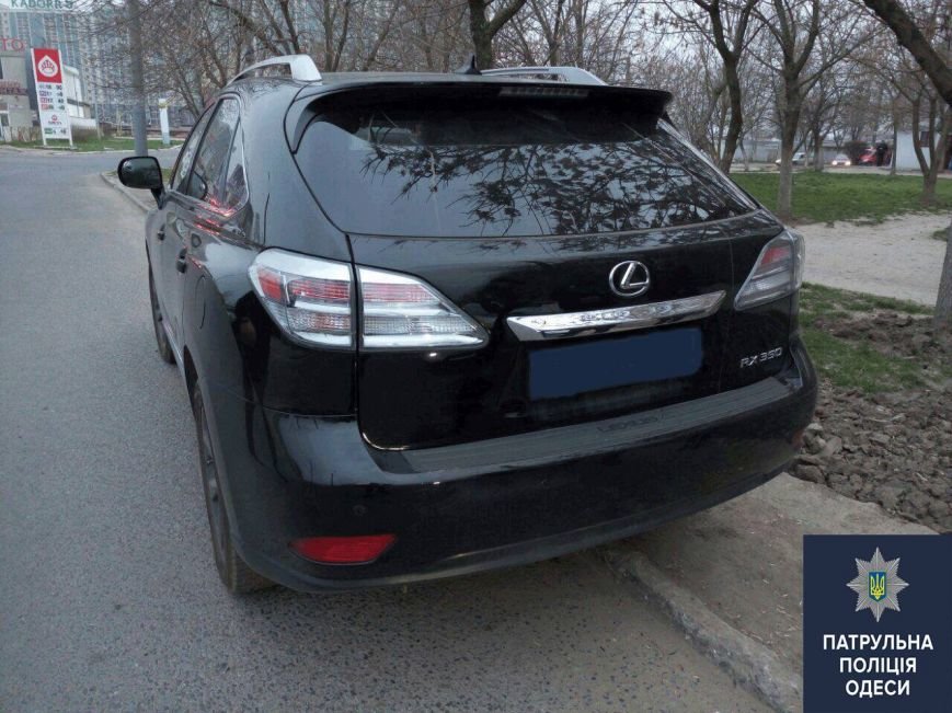 В Одессе нашли угнанный внедорожник Lexus. Еще один ищут (ФОТО) (фото) - фото 1