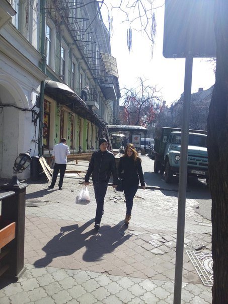 В Одессе разбирают веранду ресторана, который отбирал тротуар (ФОТО) (фото) - фото 1