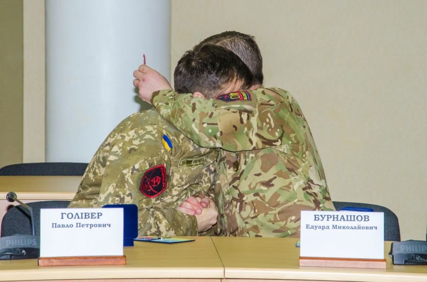 За мужественные подвиги: в Днепропетровске вручили награды бойцам-добровольцам (ФОТО) (фото) - фото 2 За мужественные подвиги: в Днепропетровске вручили награды бойцам-добровольцам (ФОТО) (фото) - фото 2