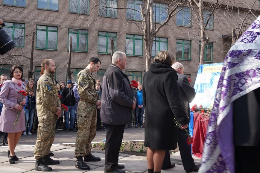 В Криворожском Центре подготовки и переподготовки рабочих кадров увековечили в камне память о своих учениках, погибших в АТО (ФОТО) (фото) - фото 1 В Криворожском Центре подготовки и переподготовки рабочих кадров увековечили в камне память о своих учениках, погибших в АТО (ФОТО) (фото) - фото 1
