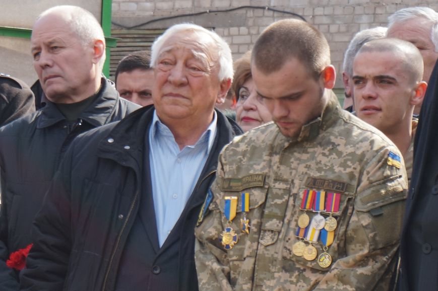 В Криворожском Центре подготовки и переподготовки рабочих кадров увековечили в камне память о своих учениках, погибших в АТО (ФОТО) (фото) - фото 1 В Криворожском Центре подготовки и переподготовки рабочих кадров увековечили в камне память о своих учениках, погибших в АТО (ФОТО) (фото) - фото 1