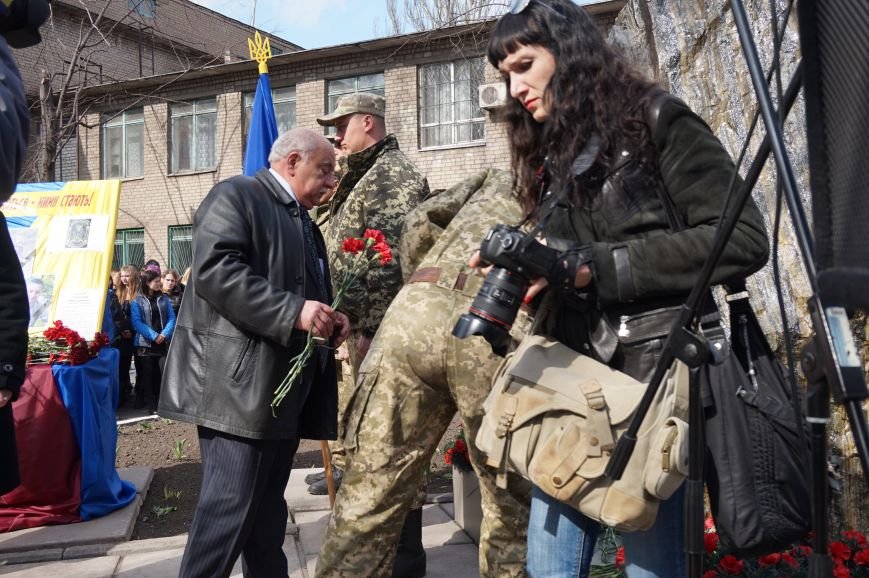 В Криворожском Центре подготовки и переподготовки рабочих кадров увековечили в камне память о своих учениках, погибших в АТО (ФОТО) (фото) - фото 1 В Криворожском Центре подготовки и переподготовки рабочих кадров увековечили в камне память о своих учениках, погибших в АТО (ФОТО) (фото) - фото 1